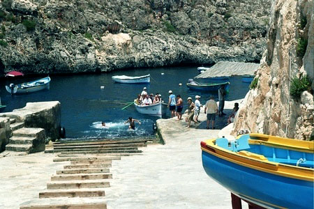  Zurrieq, embarcation pour la visite de la grotte bleue 